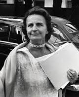 הייתה מחלוצות השימוש בסט וסטינג לצורך אופטימיזציה של האפקט התרפויטי הפסיכדלי.  הפסיכולוגית בטי אייזנר.